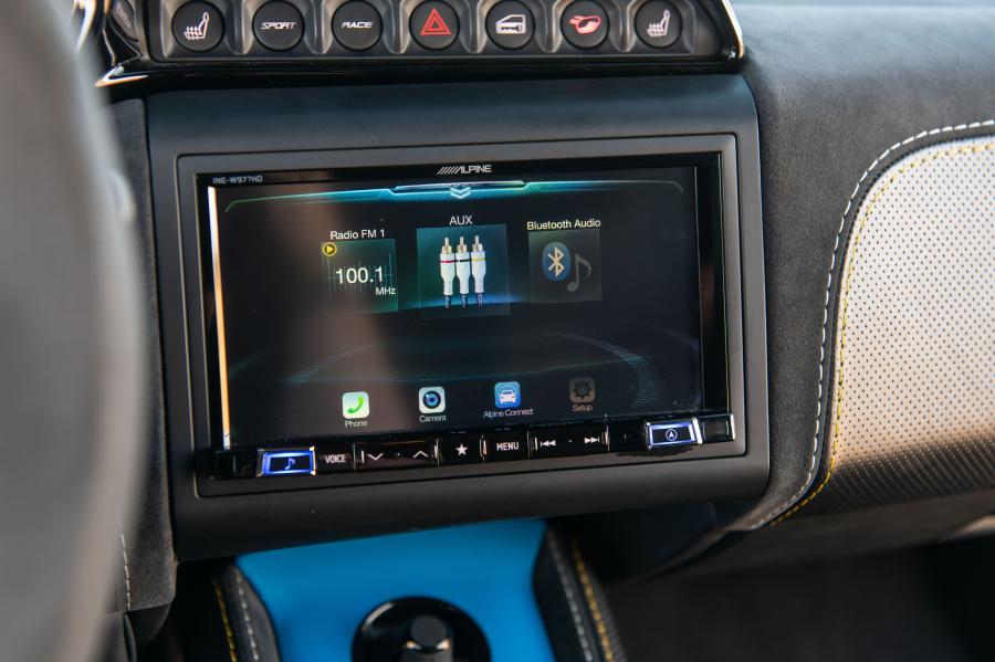 Детали интерьера Lotus Evora GT 2019 года  (NA) (фото 37 из 40)